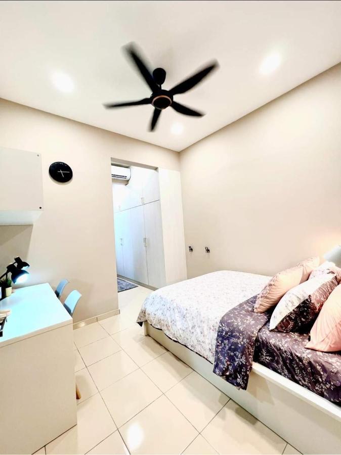 Faridz Homestay At Myra Saujana Kampong Simpang Empat Екстериор снимка