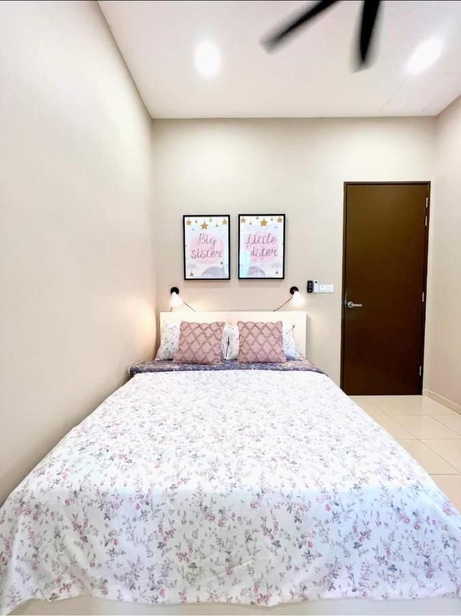 Faridz Homestay At Myra Saujana Kampong Simpang Empat Екстериор снимка