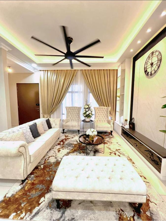 Faridz Homestay At Myra Saujana Kampong Simpang Empat Екстериор снимка