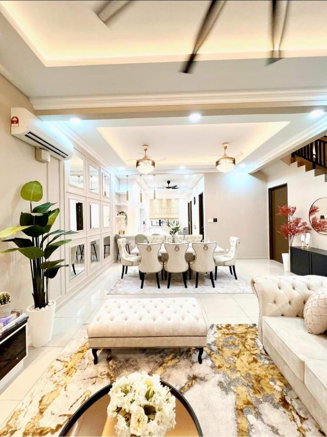 Faridz Homestay At Myra Saujana Kampong Simpang Empat Екстериор снимка