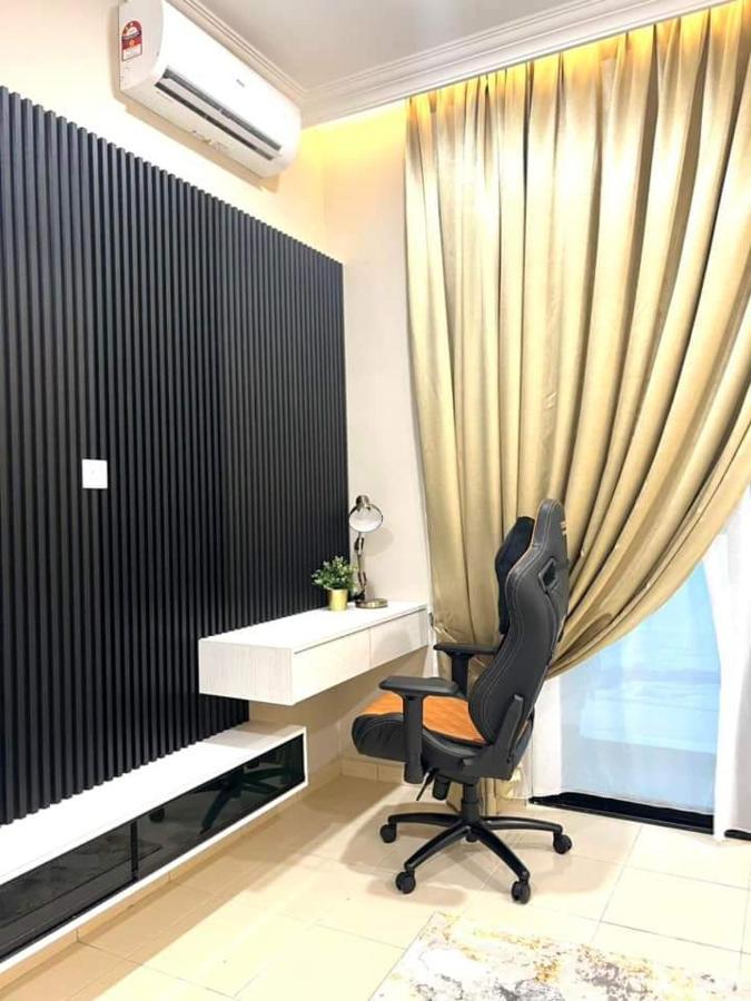 Faridz Homestay At Myra Saujana Kampong Simpang Empat Екстериор снимка