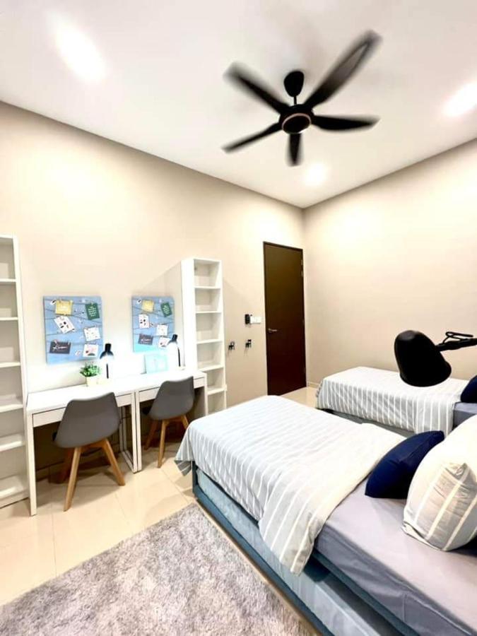 Faridz Homestay At Myra Saujana Kampong Simpang Empat Екстериор снимка